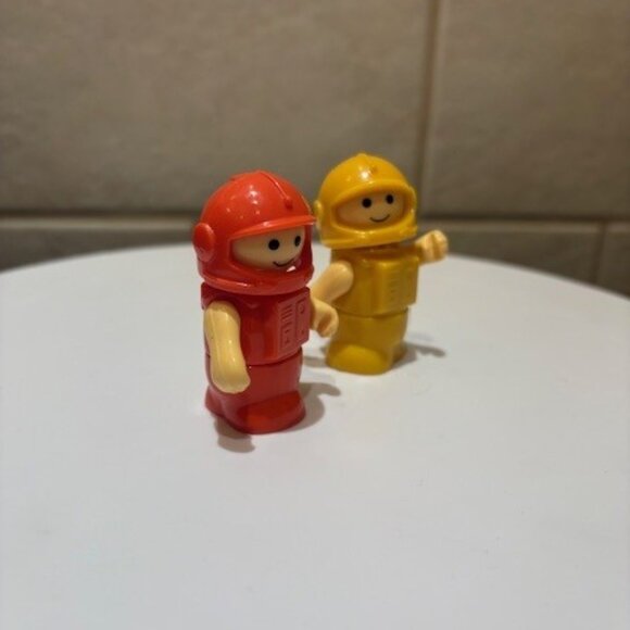 Set of 2 Vintage 1984 Fisher Price Little People Space Station Kit Figures - Picture 3 of 9